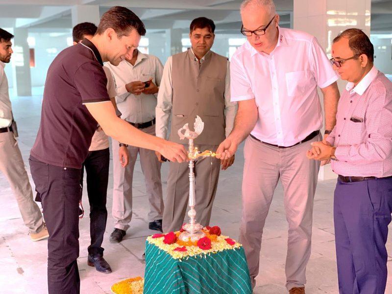 Einweihungsfeier des neuen Firmengebäudes bei unserem indischen Produktionspartner Shiv Om Brass Industries mit Dr. Bernd Bergschneider und Dirk Niestrat